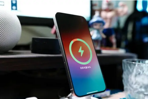宝兴苹果15换屏服务分享用什么充电器给iPhone15充电更好 